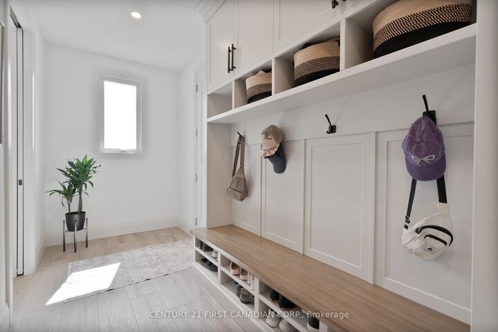Property Photo:  24 Postma Crescent  ON N0M 1A0 