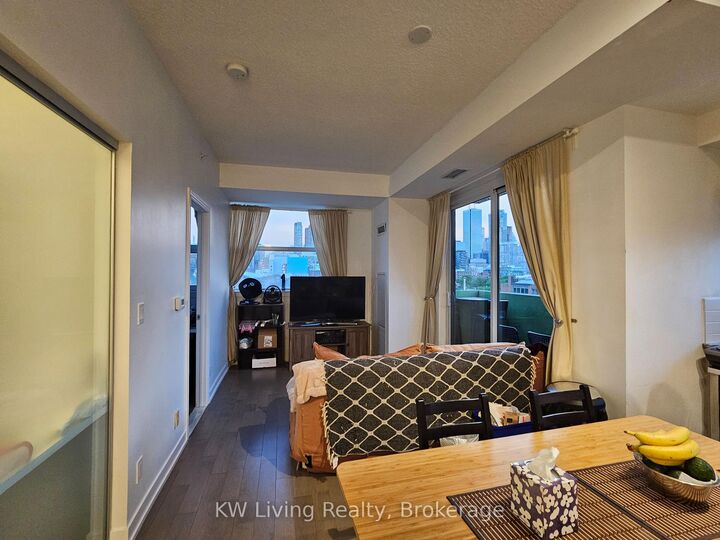 Property Photo: 10 Willison Square 810 ON M5T 0A8