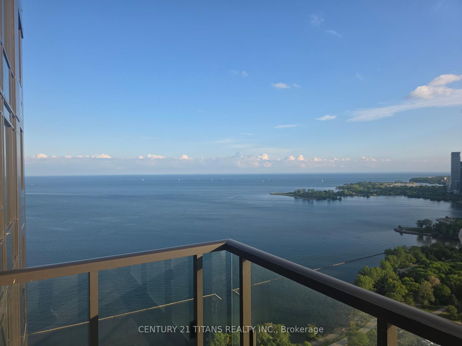 Property Photo:  1926 Lakeshore Boulevard 4010  ON M6S 1A2 