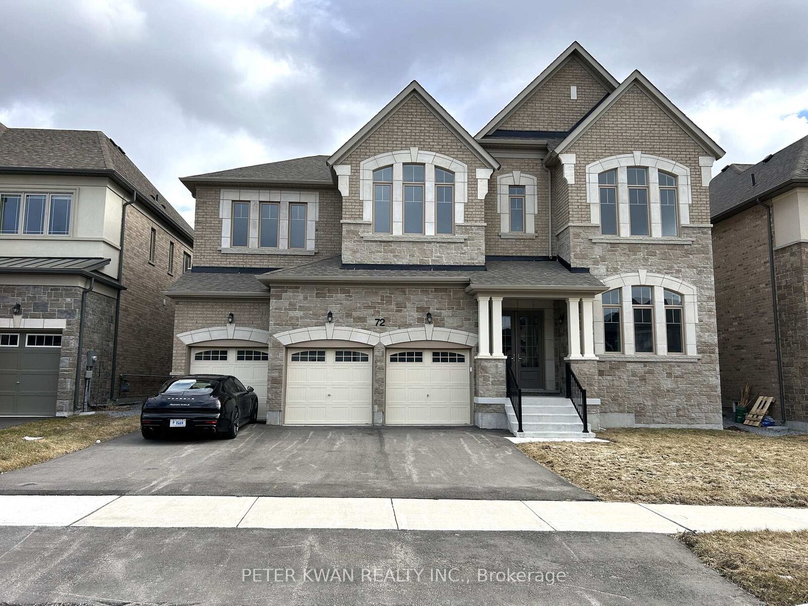 Property Photo: 72 Silk Twist Drive ON L9N 0W4