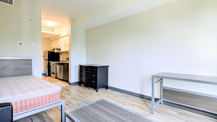 Property Photo:  77 Leland Street 514  ON L8S 3A1 