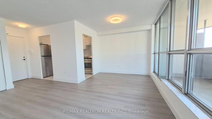Property Photo:  21 Vaughan Road 307  ON M6G 2N2 