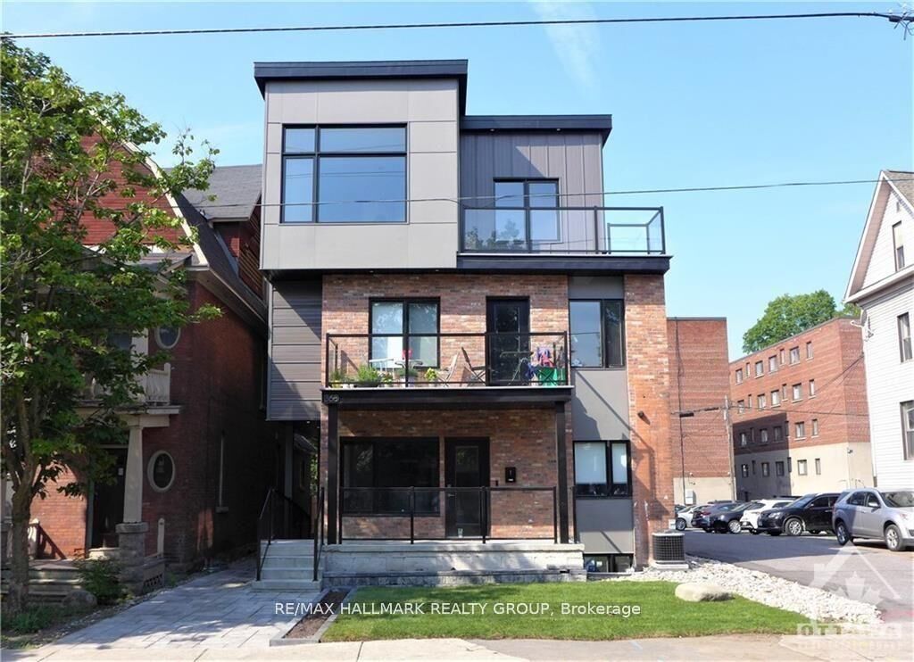 Property Photo: 368 Chapel Street 7 ON K1N 7Z6