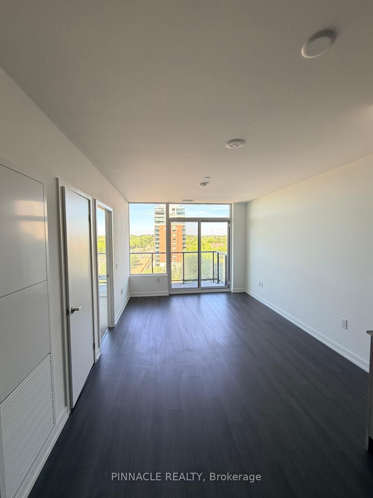 Photo de la propriété:  4010 Eglinton Ave W Avenue 801  ON M9A 0G5 