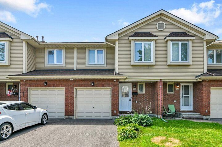 Property Photo: 544 Parasol Court 32 ON K4A 2X1