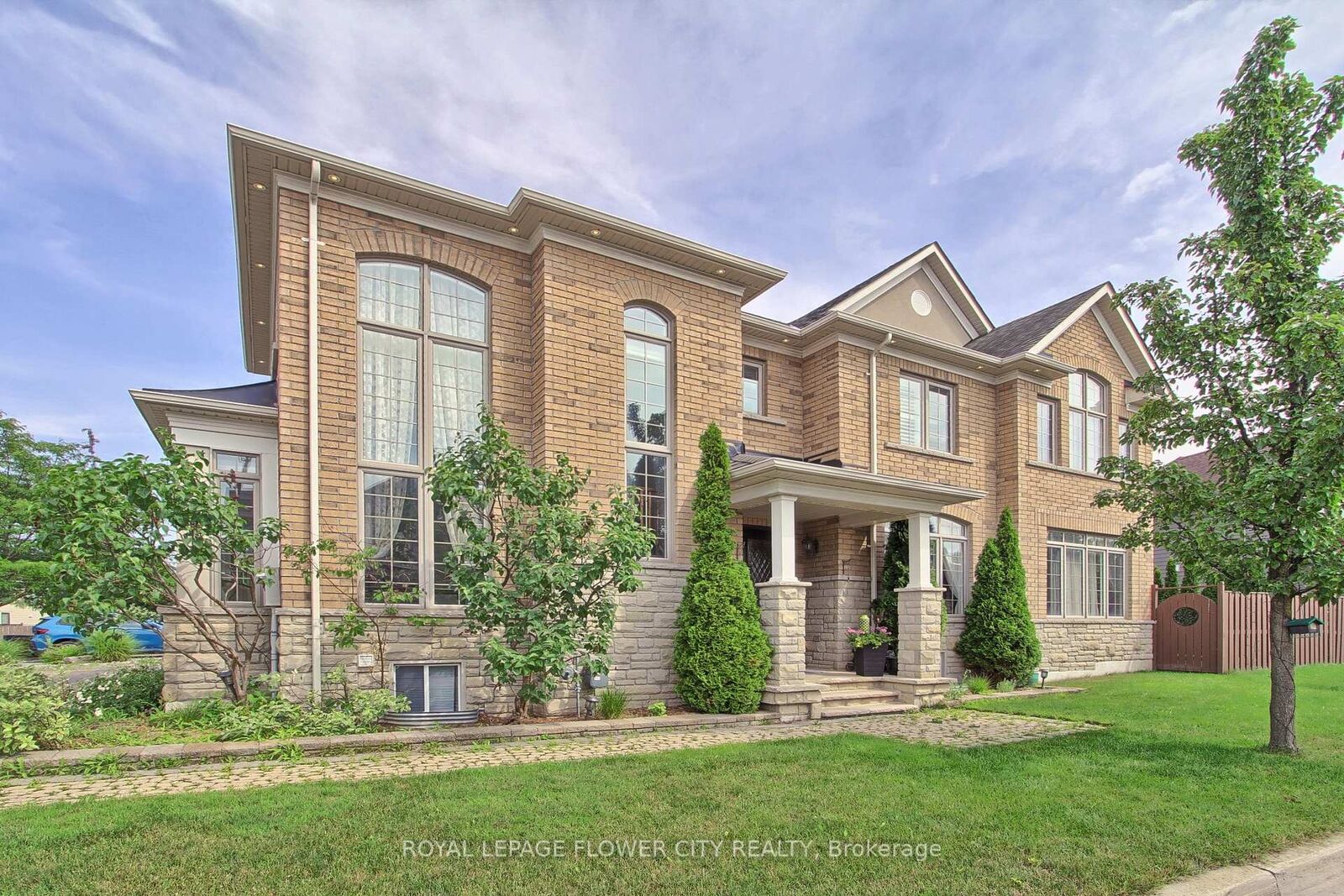 Property Photo: 124 Playfair Terrace ON L9T 4V1