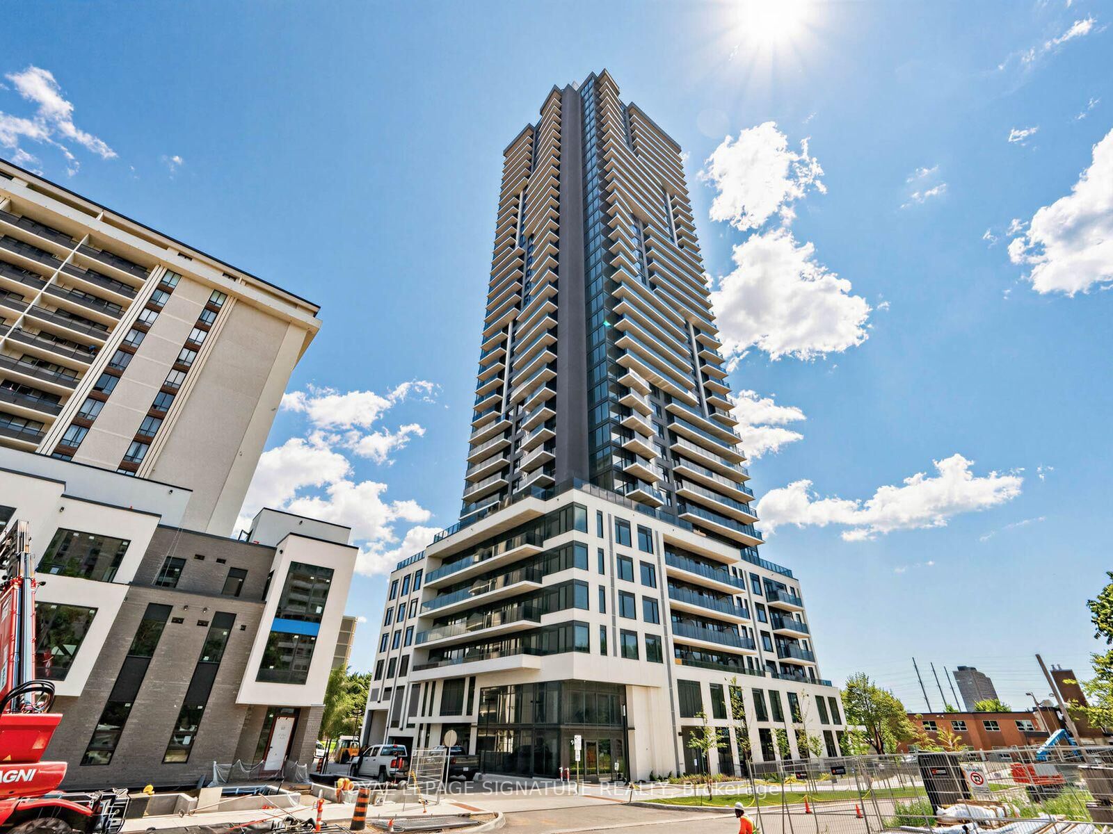 Property Photo:  15 David Salomon Drive 1311  ON M3C 1E7 