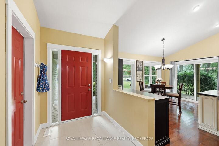 Property Photo:  124 Park Street  ON K0H 1G0 