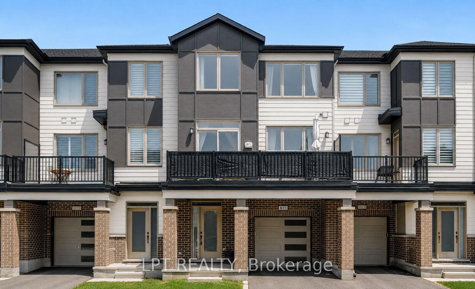 Property Photo:  815 Kiniw Private  ON K1K 4Z4 