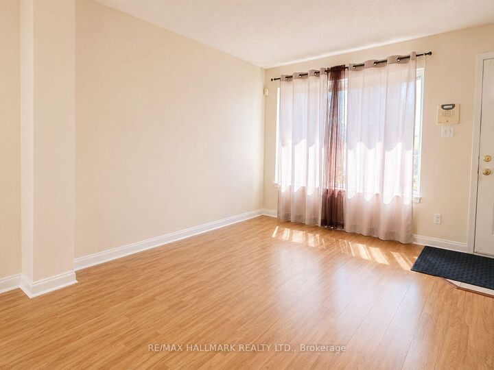 Property Photo:  740 Kennedy Road 31  ON M1K 2C5 