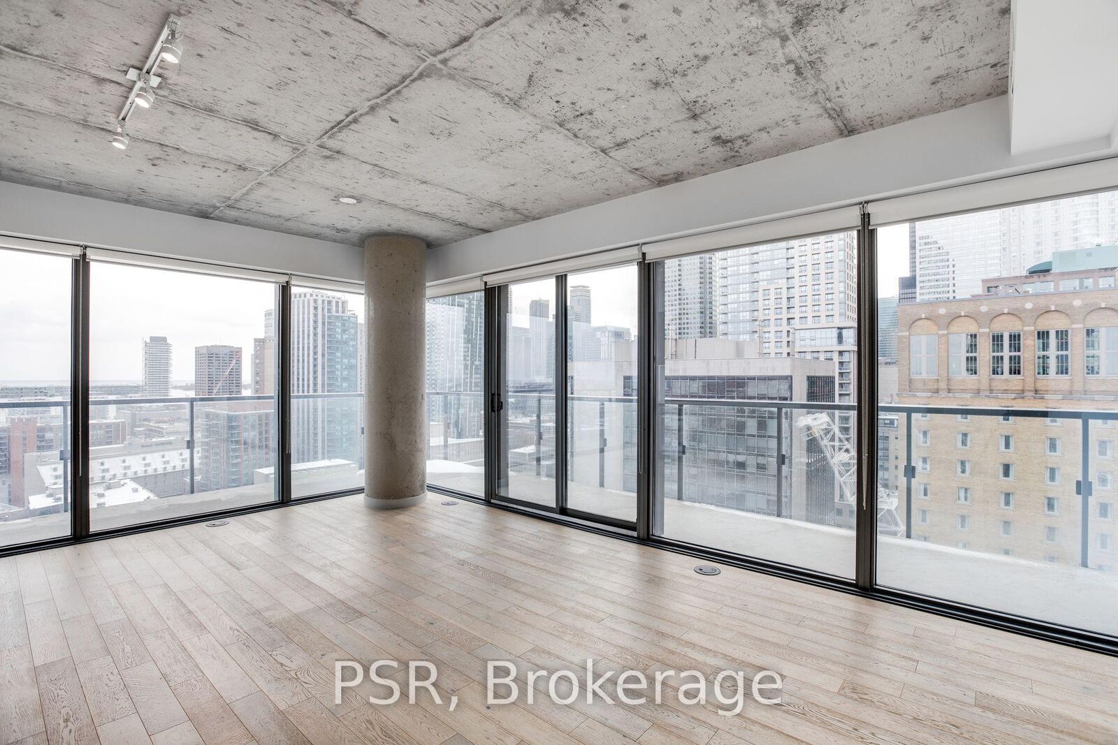 Property Photo:  60 Colborne Street 1906  ON M5E 0B7 