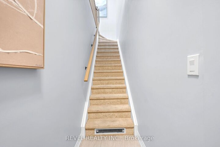 Property Photo:  2635 William Jackson Drive 304  ON L1P 2V8 