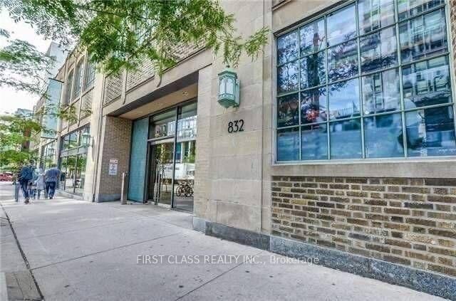 Property Photo: 832 Bay Street 2401 ON M5S 1Z6