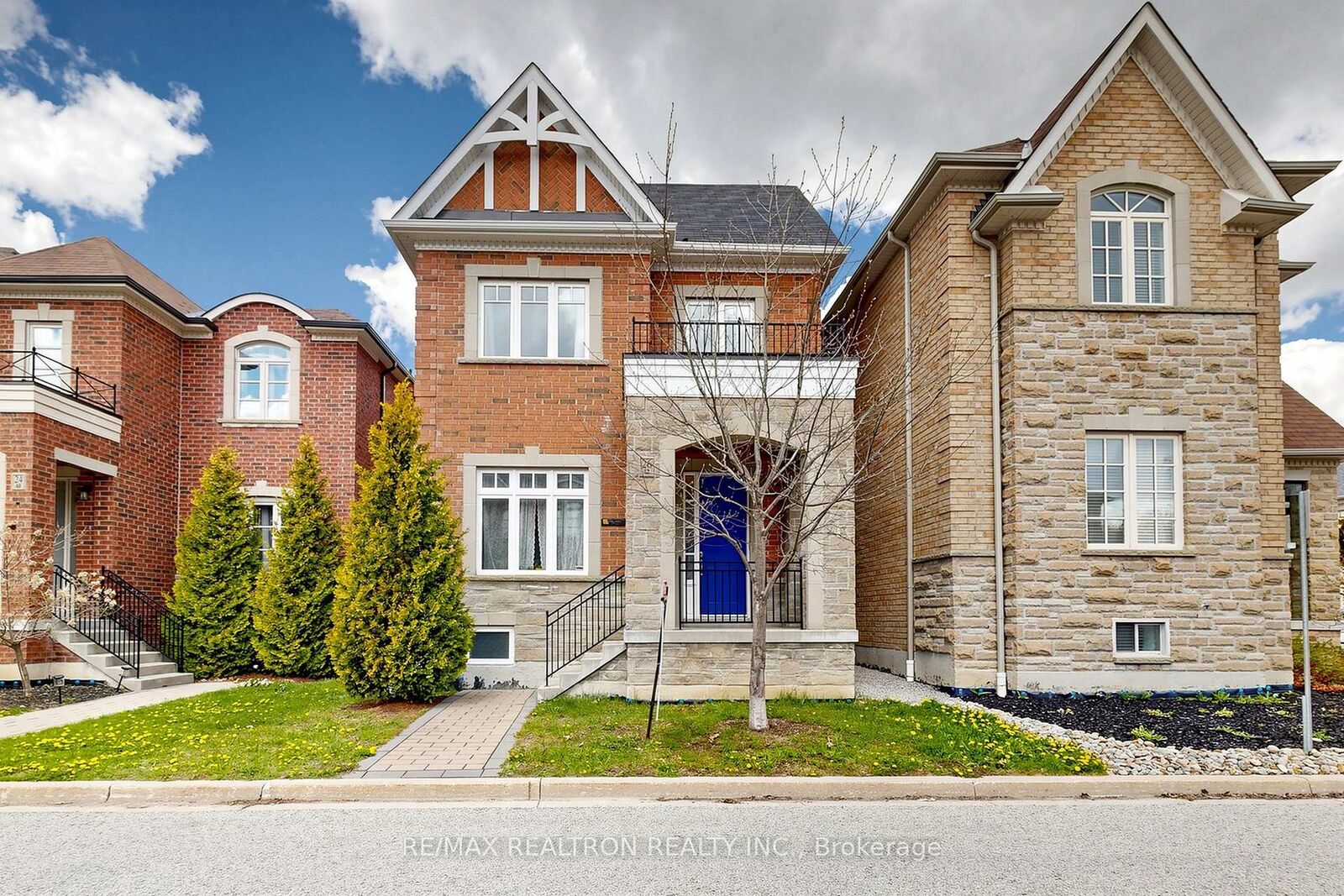 Property Photo:  26 Plantain Lane  ON L4E 1B9 
