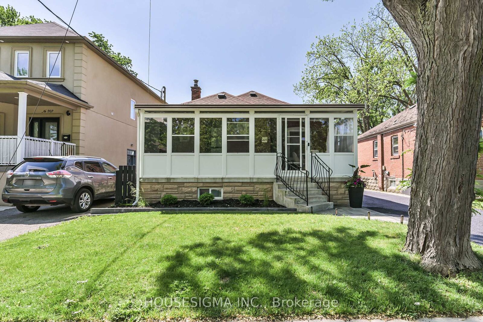 Property Photo:  205 William Street  ON M9N 2H2 
