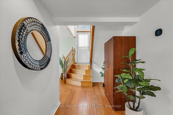 Property Photo:  433 Seabourne Drive  ON L6L 4E9 