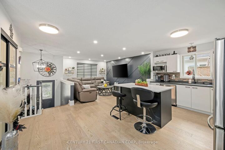 Property Photo:  902 Railton Avenue  ON N5V 4V9 