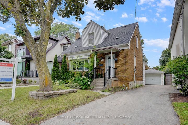 Property Photo:  128 Leacrest Road  ON M4G 1E8 