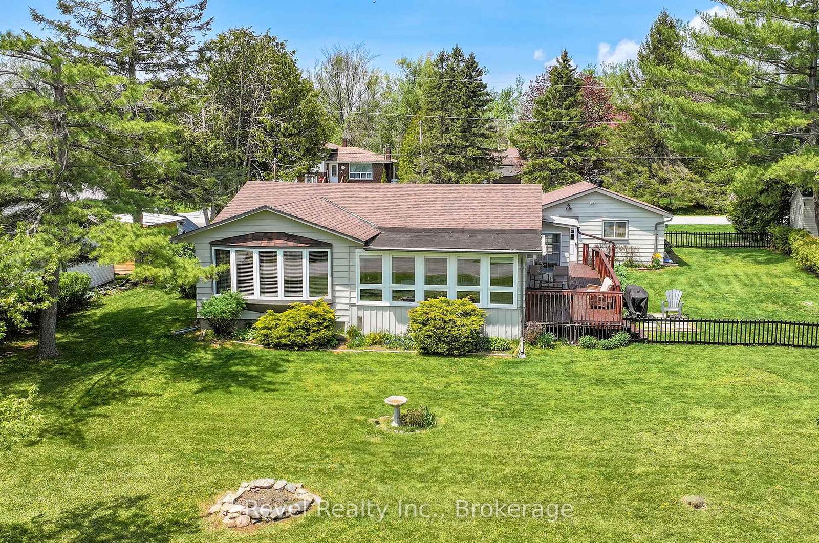 Property Photo:  133 Victoria Drive E  ON K0M 1G0 