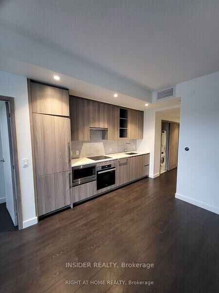 Property Photo:  95 McMahon Drive 605  ON M2K 0H2 