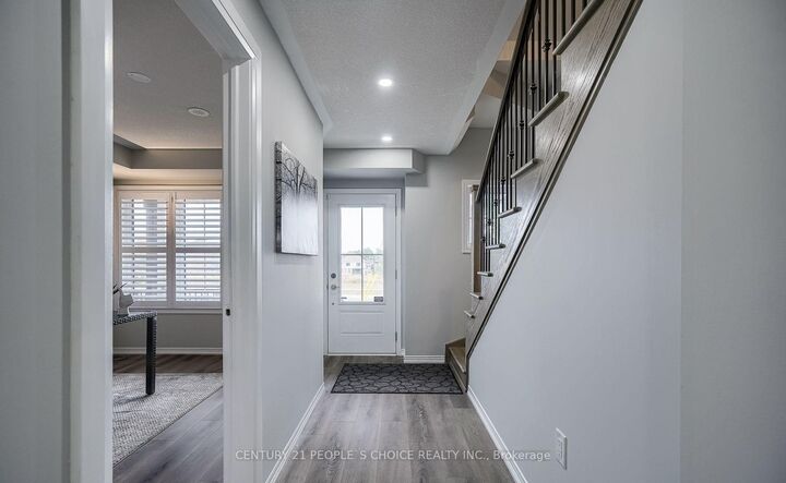 Photo de la propriété:  18 Jerome Way  ON L1C 3K2 