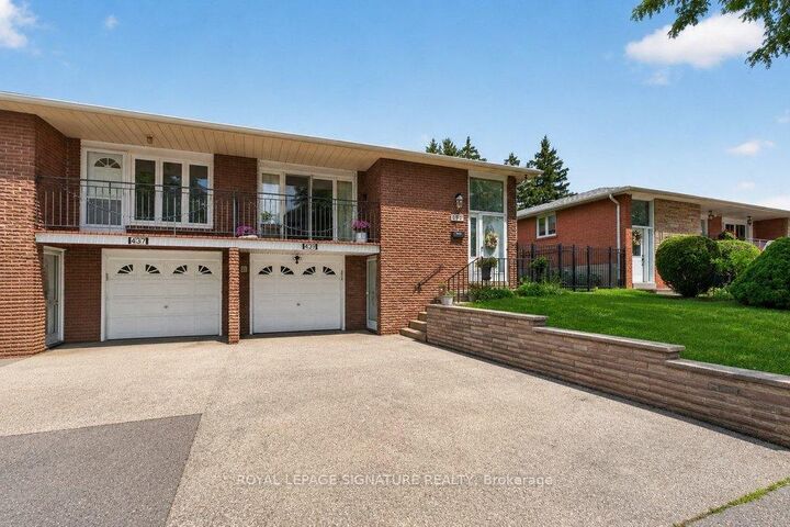 Property Photo: 439 Ginger Downs ON L5A 3A8