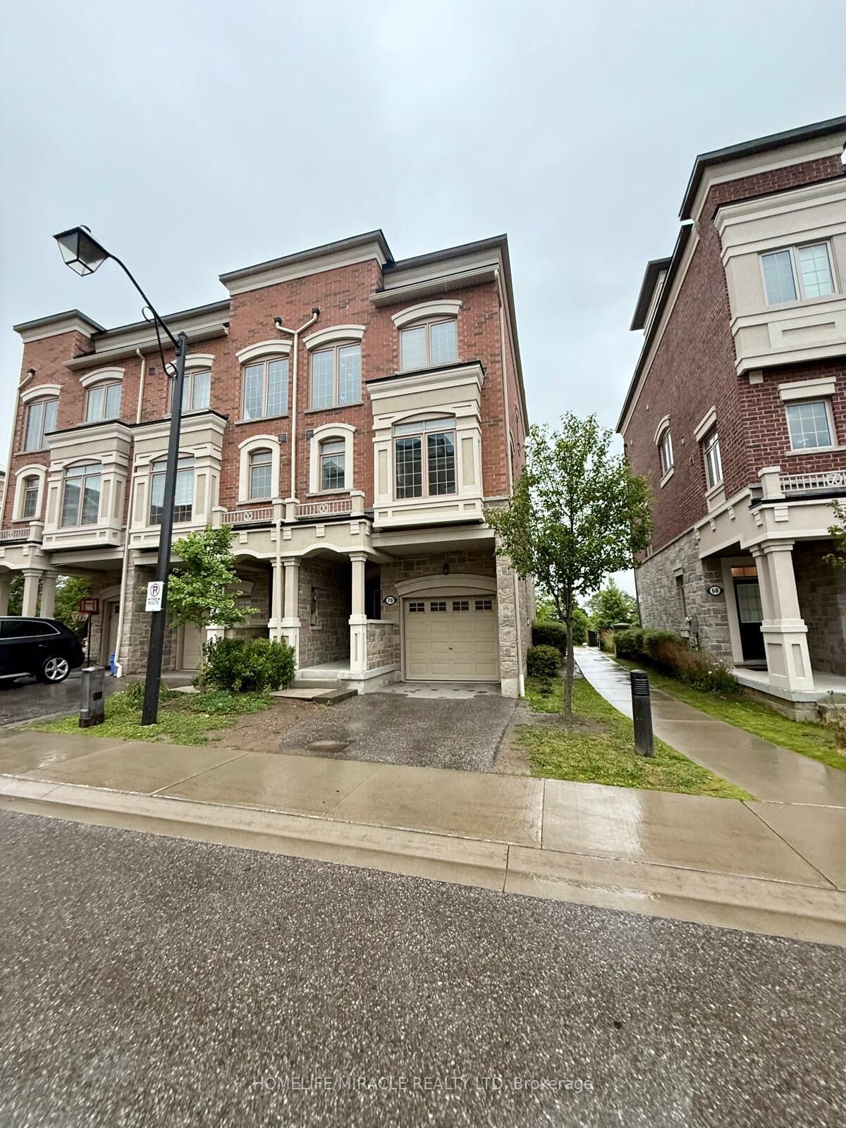Property Photo: 70 Harwood Avenue N ON L1T 0P4