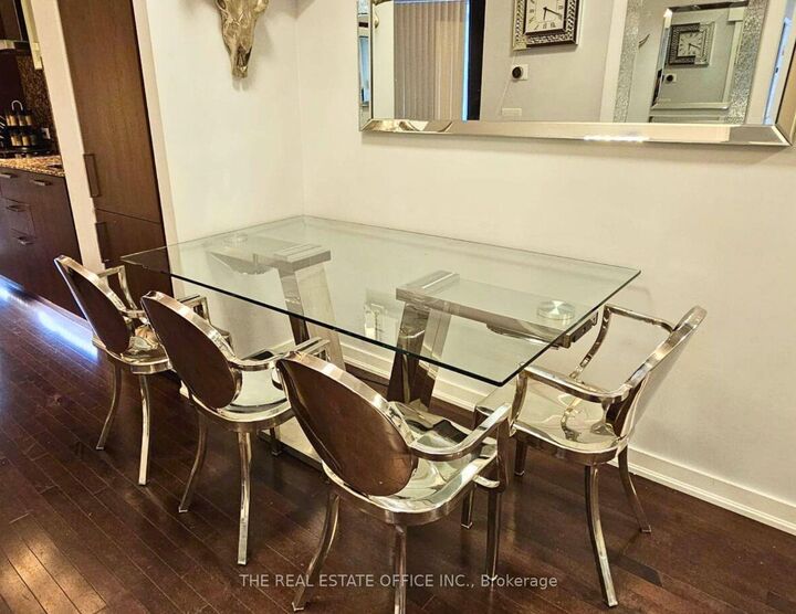 Property Photo:  14 York Street  ON M5J 2Z2 
