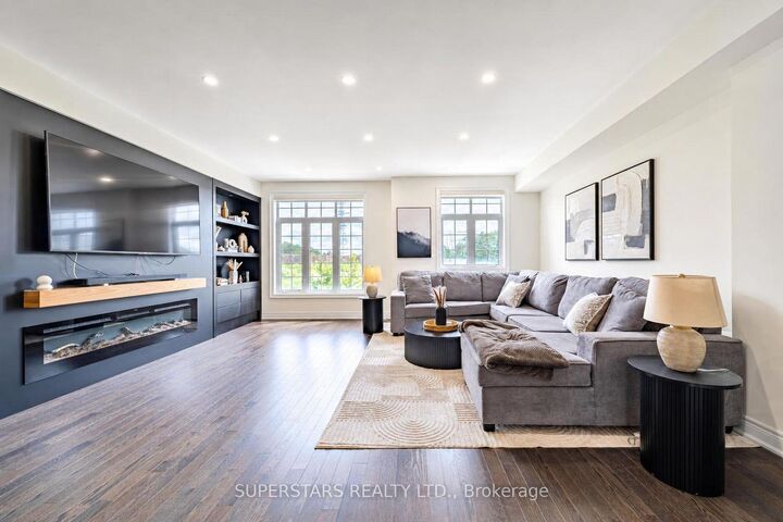 Property Photo:  321 Kirkham Drive  ON L3S 0E9 