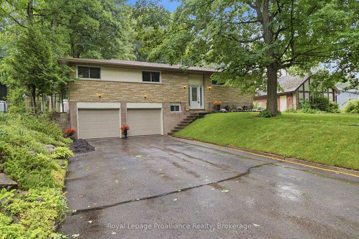 Property Photo: 156 Pinehill Crescent ON K0K 3E0