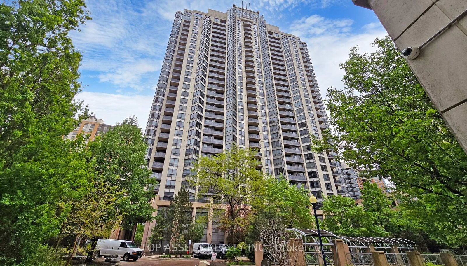 Property Photo:  10 Northtown Way 606  ON M2N 7L4 