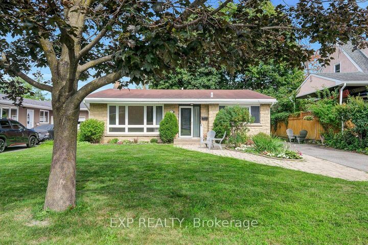 Property Photo: 1473 Chomley Crescent ON K1G 0V9
