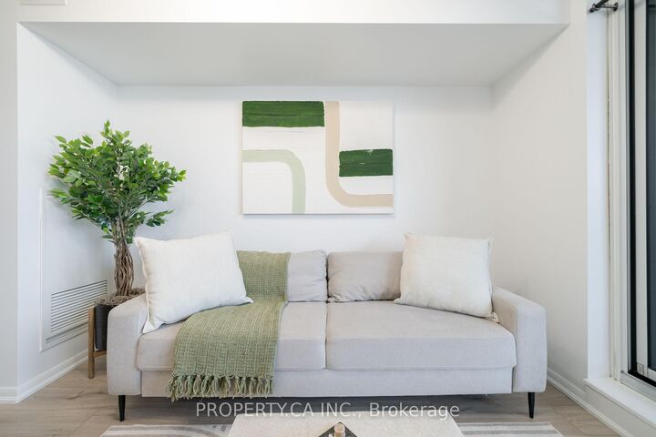 Property Photo: 830 Lawrence Avenue 1201 ON M6A 0A2