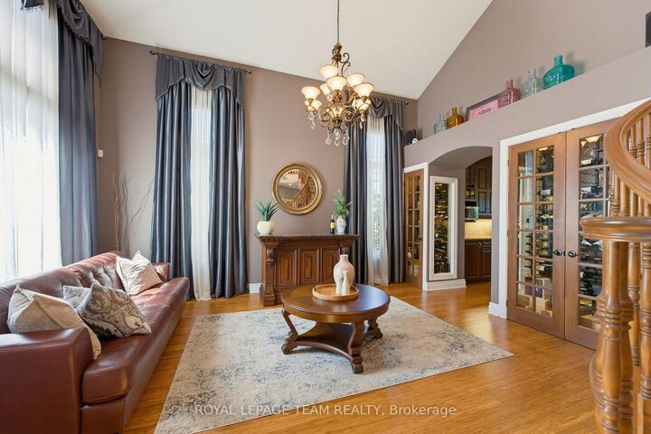 Property Photo: 7 Tradewinds Drive ON K2G 6Y4