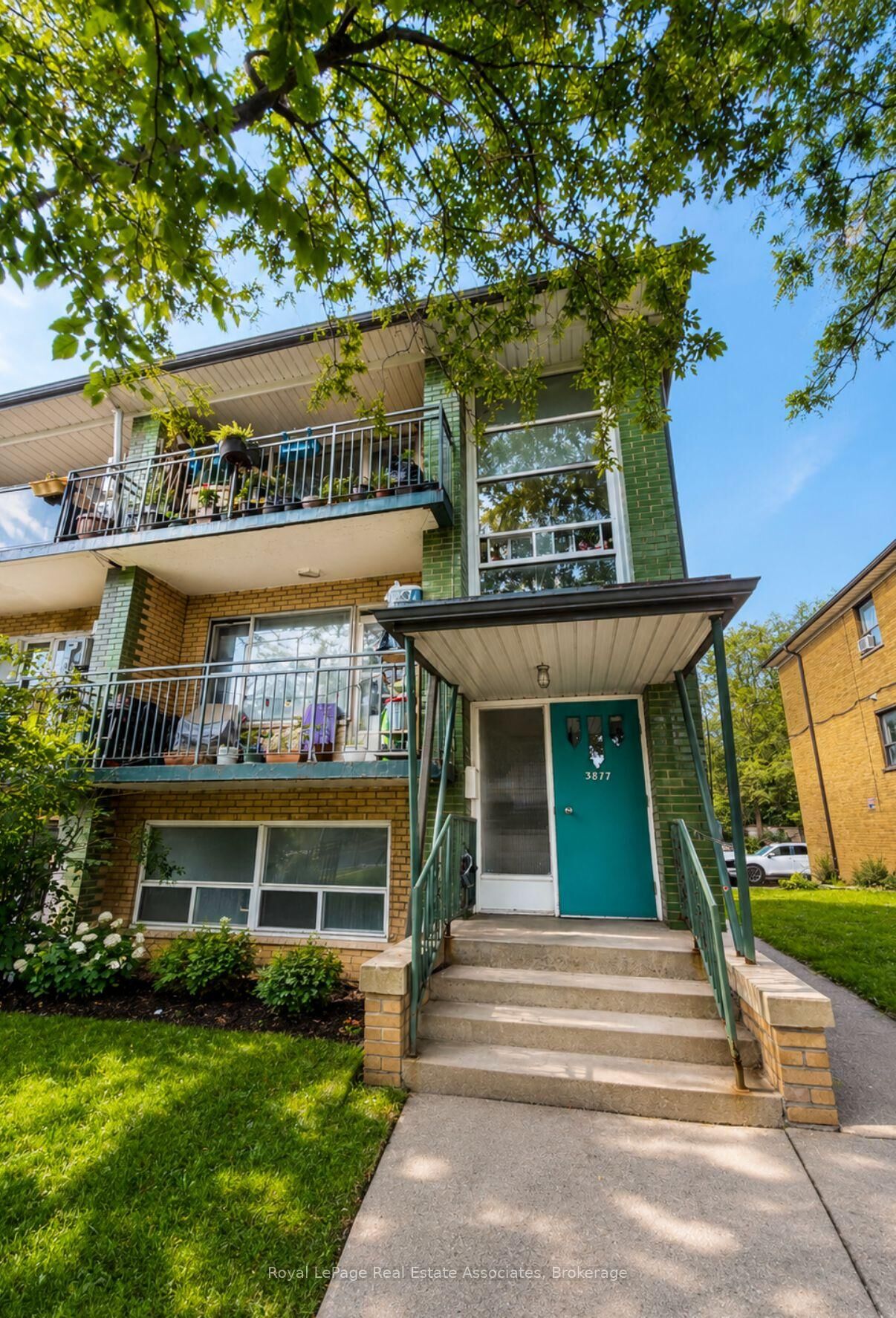 Property Photo: 3877 Bathurst Street 1 ON M3H 3N4
