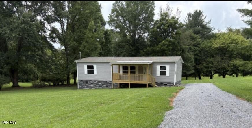 Property Photo: 2865 Devault Bridge Road TN 37686