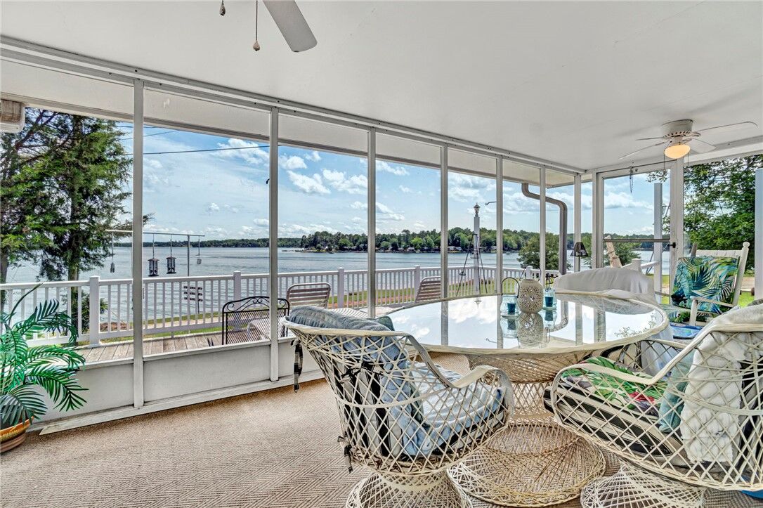 Property Photo: 225 Nicholson Cove Road SC 29672