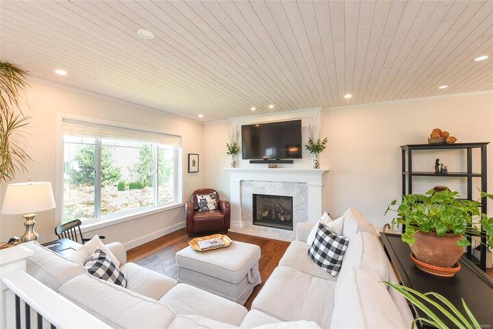 Property Photo:  1019 Arrowsmith Ave  BC V9N 8P7 