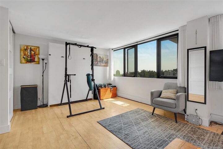 Property Photo:  647 Michigan St #1407  BC V8V 1S9 