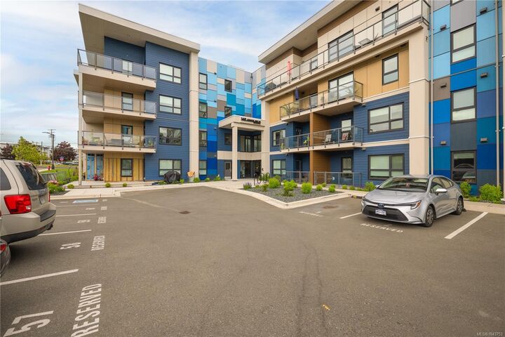 Property Photo:  140 Jensen Ave W #212  BC V9P 0H7 
