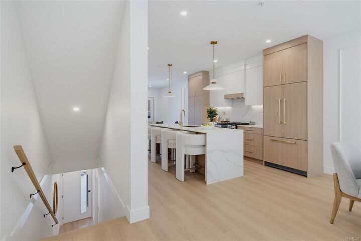 Property Photo: 833 Blackbird Pl BC V9B 0E7