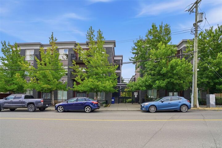 Property Photo: 555 Franklyn St #304 BC V9R 2X9