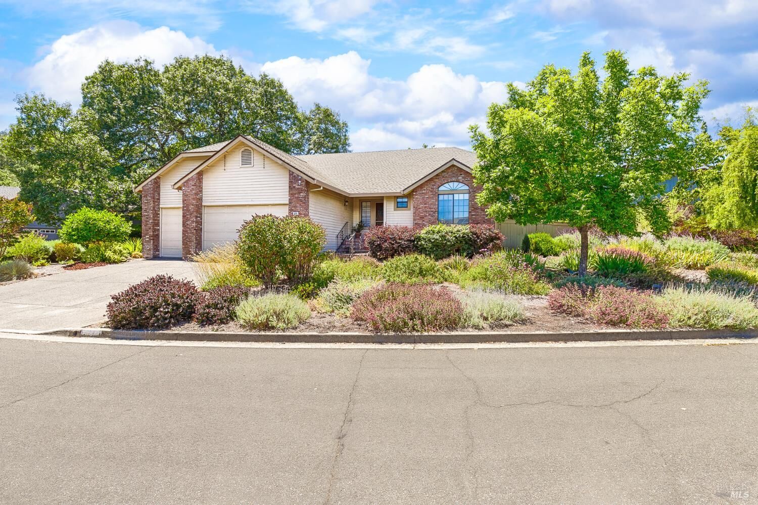 Property Photo:  426 Woodley Way  CA 95409 