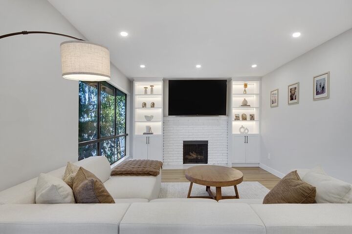 Property Photo: 1877 W 5th Avenue 303 BC V6J 1P5