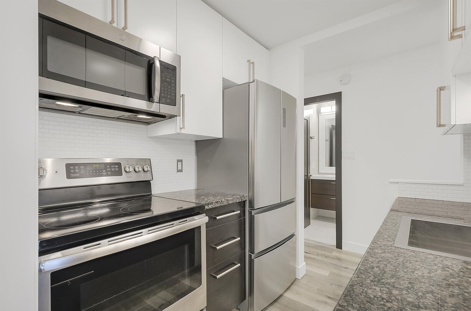 Property Photo: 170 E 3rd Street 302 BC V7L 1E6