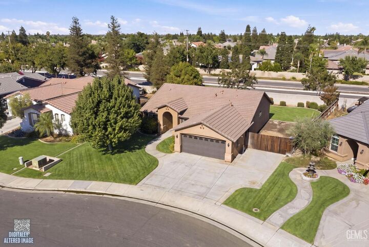 Property Photo: 6019 Bouchaine Drive CA 93312