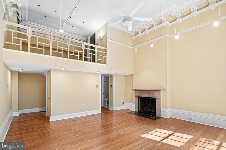 Property Photo: 1018 Spruce Street 1018 - 1M PA 19107