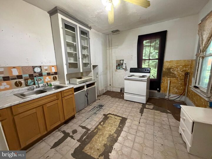Property Photo:  325 W Coal Street  PA 17965 