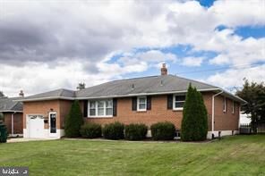 Property Photo: 2424 E Parris Drive DE 19808