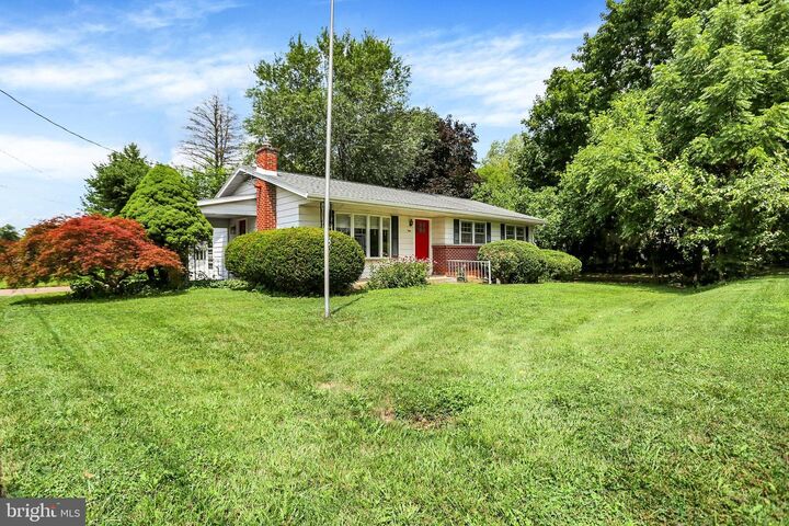 Property Photo:  1 E Woodland Drive  PA 17055 